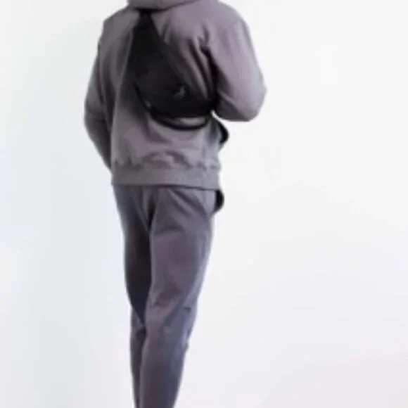 Beis The Sport Pack in Black - Picture 4 of 12